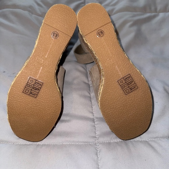 Dolce Vita Grey Suede Wedges Size 6.5 - Picture 6 of 6